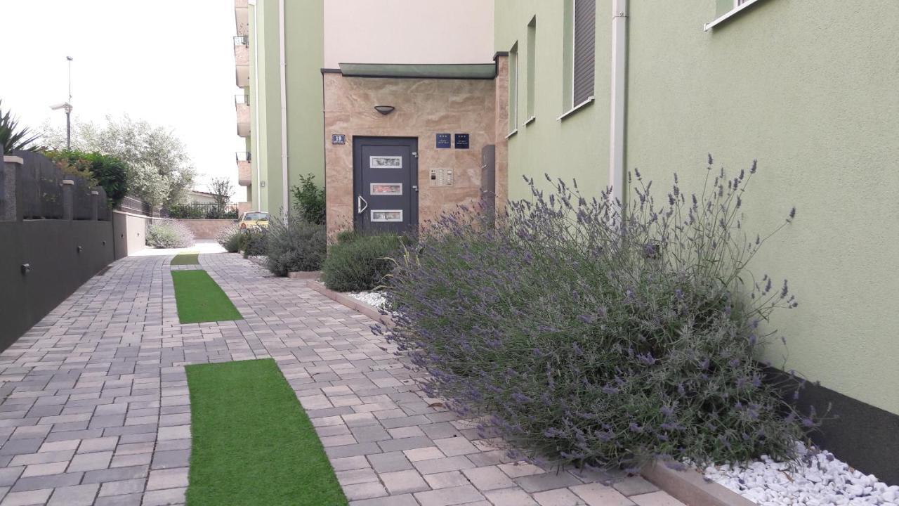 Appartamento Apartman Lukiana*** Spalato Esterno foto